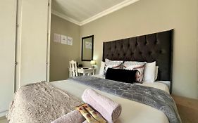 Or Tambo Stay Unit 4